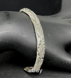 Bracelet de manchette en argent sterling fait main par Alvin Toadacheene, de style navajo vintage