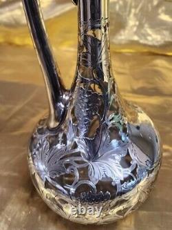 Carafe Alvin en verre avec incrustations de feuilles de raisin en argent sterling vers 1900 (#5351)