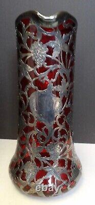 Pichet en verre de rubis avec incrustation en argent sterling Alvin de 1910, 10 1/2 pouces.